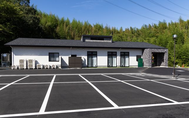 スタイリッシュな建物外観