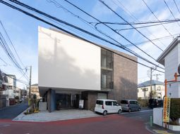 モダンな建物の外観