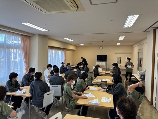 職員説明会の多目的室  