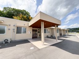 現代的な外観の建物