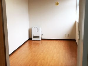 窓付きの明るい居室