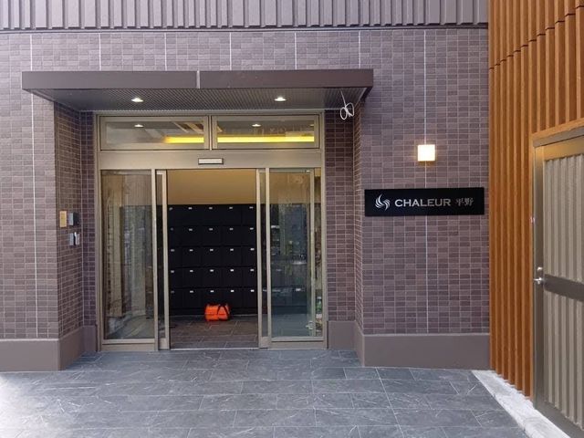 開放的なエントランス エントランス 広々としたエントランスは、光が入る明るい空間になっております。