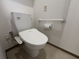 手すり付きトイレ