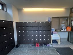 靴箱が並ぶ玄関