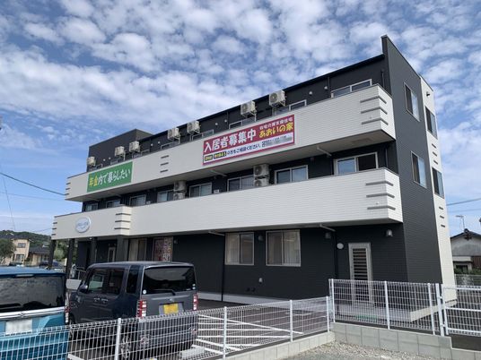 入居募集中の建物外観
