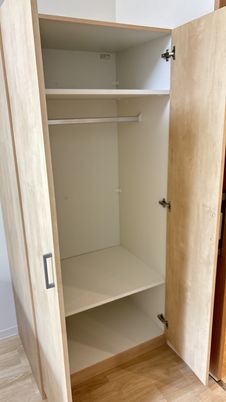 木製の大きな収納クローゼット