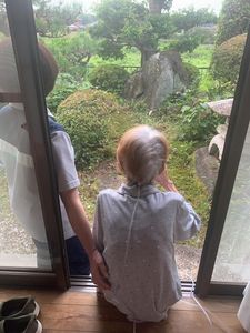 庭を眺める居室  