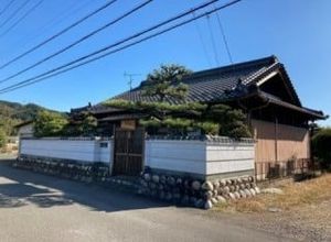 伝統的な門の外観
