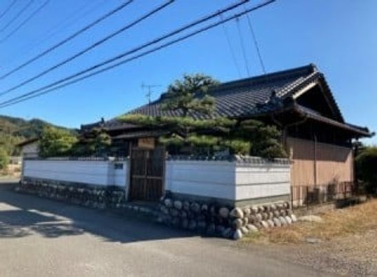 伝統的な門の外観