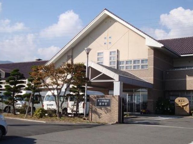 広々としたエントランス エントランス ゆったりとしたエントランスは、訪れる方々を温かく迎え入れる造りとなっております。