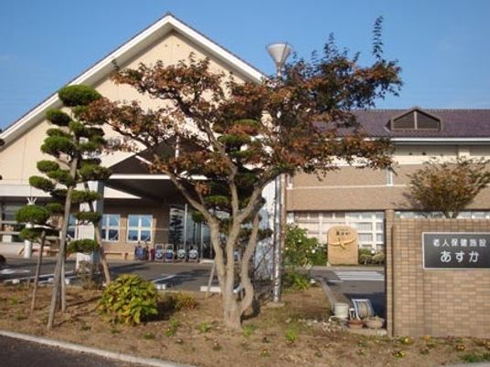 施設の外観と看板  