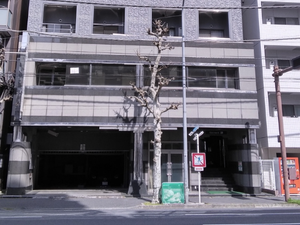 建物正面の外観  