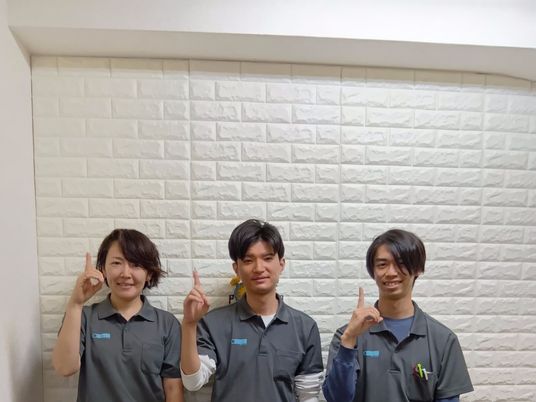 スタッフ3人が並ぶスタッフイメージ  