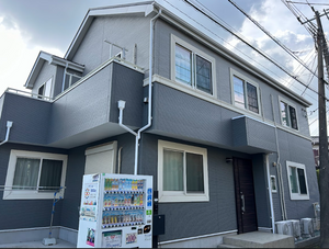 近代的な外観の建物  