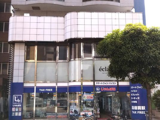 店頭のある建物外観  