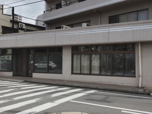外観の建物正面  
