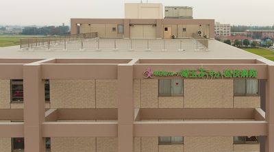 落ち着いた外観の建物