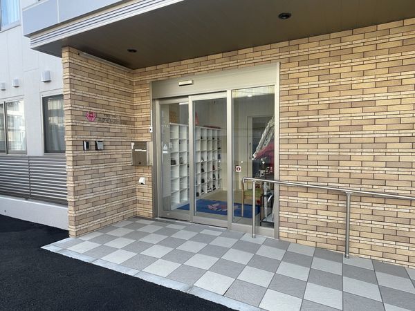 ガラス戸のエントランス