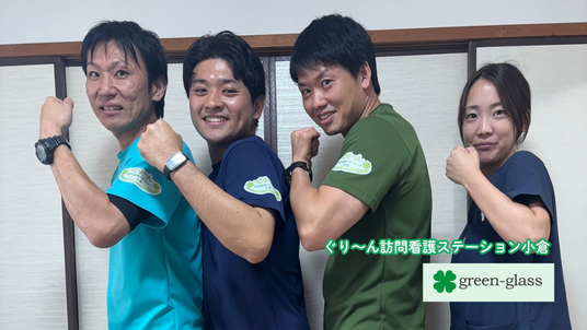 スタッフ集合の室内  