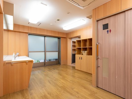 優しい光が差し込む空間