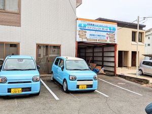 駐車場の建物