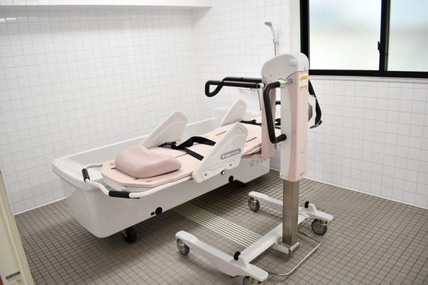 移動式浴槽の浴室