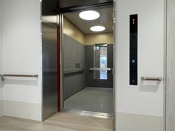 エレベーターの開口部