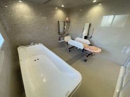 ゆとりのある浴室