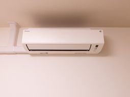 壁面のエアコン  