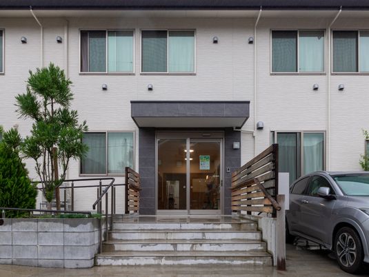 建物正面玄関  