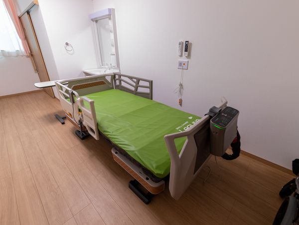 電動ベッドの居室  