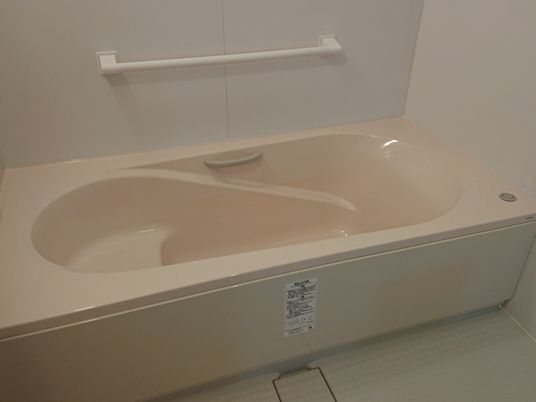 手すり付き浴槽  