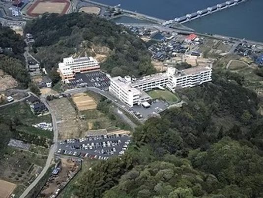 高台の施設外観  