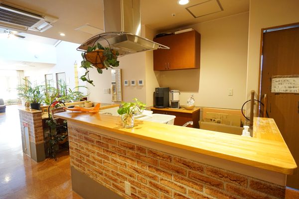 温かみのあるキッチンカウンター