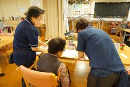 スタッフと利用者のやり取り