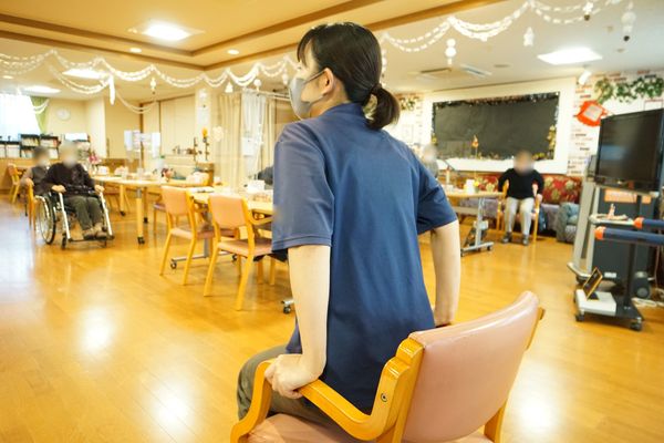 暖かい雰囲気の食堂