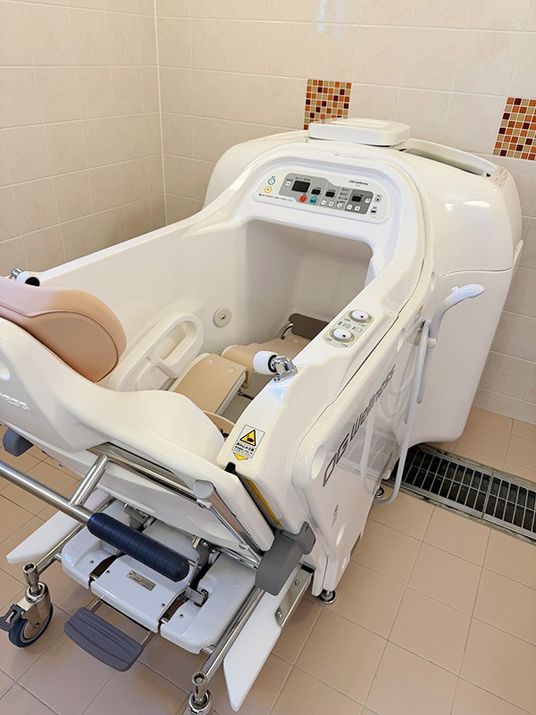 機能的な浴槽がある浴室