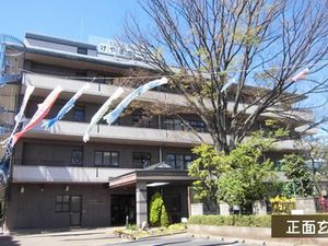 施設の正面外観  