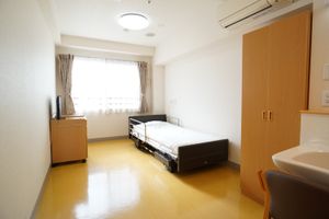 明るい個室の居室