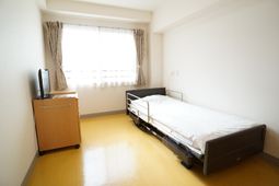居室のベッドと家具