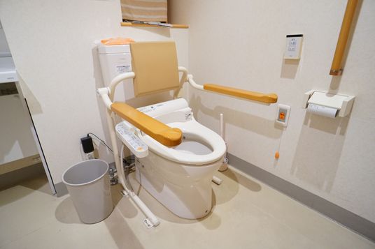 バリアフリー設計のトイレ