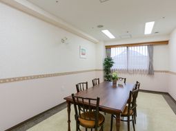 明るい食堂の様子