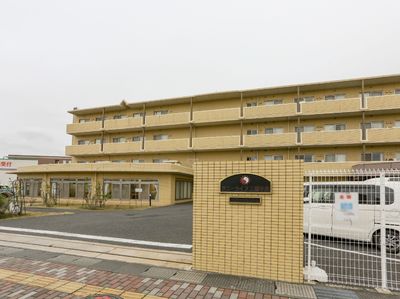 多階層の建物の外観