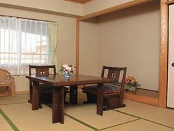 和風の落ち着いた居室