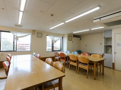 明るい食堂空間