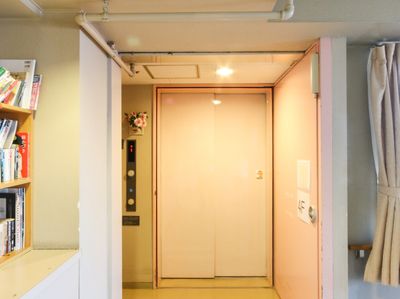 エレベーター前の風景