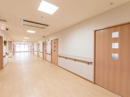 明るい廊下の風景