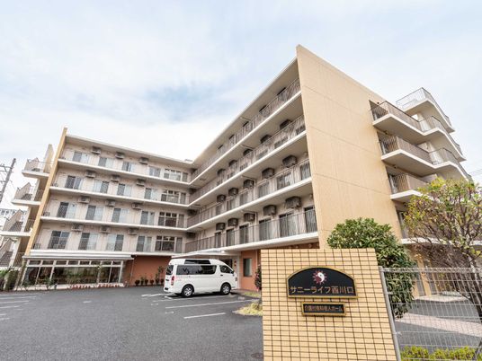 施設の外観風景