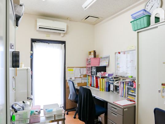 オフィス風の部屋