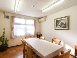 明るいダイニングスペース